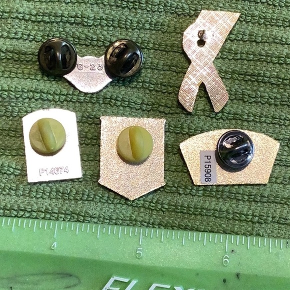 Collection of military pins - Picture 3 of 3